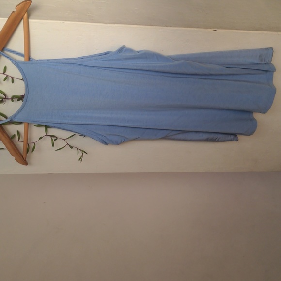 2 Summer Tops - Picture 4 of 9